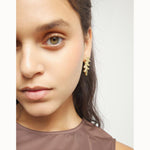 Golden Elongated Earrings with an Irregular Shape - PEN1070ORO0000U-UNO de 50-Renee Taylor Gallery