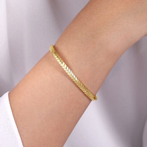 14K Yellow Gold Chevron Split Bangle - BG4391-62Y4JJJ-Gabriel & Co.-Renee Taylor Gallery